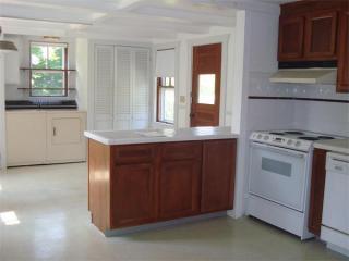 11 Mechanic St, Mattapoisett MA  02739-2605 exterior