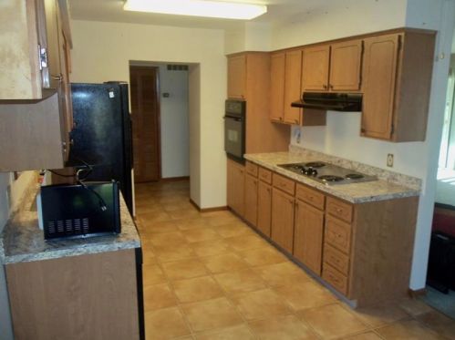 498 Lyle Dr, Hermitage, PA 16148-1630