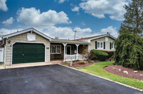 23 Sharon Ln, Deer Park, NY 11729-5506