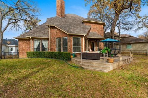 5932 Riverbend Pl, Fort Worth TX  76112-1064 exterior