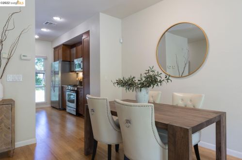 115 Glashaus Loop, Oakland CA 94608-1298 exterior