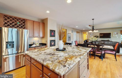 8701 Lords View Loop, Gainesville VA  20155-5806 exterior