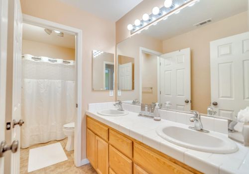 679 Apricot Ct, Los Banos CA  93635-9691 exterior