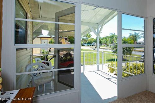 704 Barefoot Blvd, Sebastian, FL 32976-7303