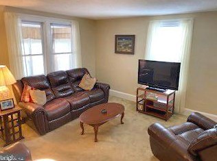 376 Amosland Rd, Holmes PA  19043-1203 exterior