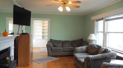 106 Clinton St, Waterbury, CT 06710-1428