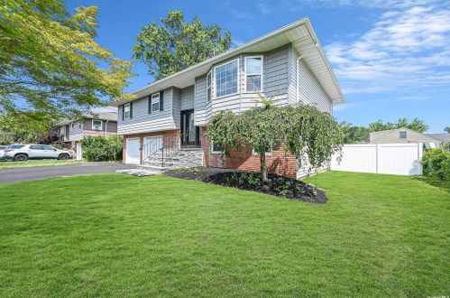 137 Cross Rd, Oakdale NY  11769-2141 exterior