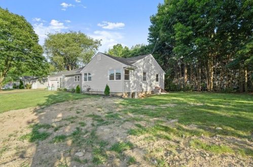 81 Overland Dr, Stratford, CT 06614-2217