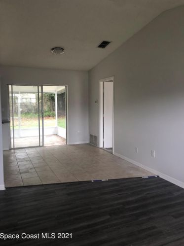 1679 Saratoga Dr, Titusville, FL 32796-4207