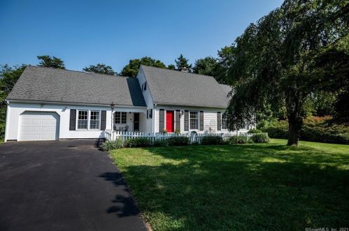 379 Glenwood Avenue Ext, Waterford, CT 06385-3808