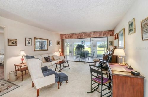 1705 Wolf Laurel Dr, Ruskin, FL 33573-6403
