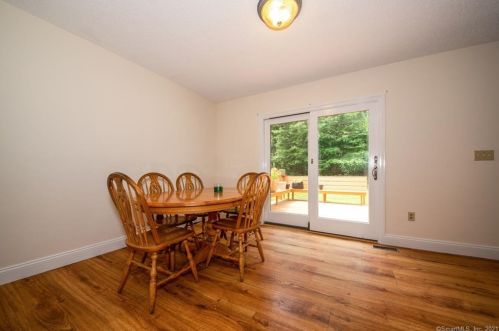 11 High Mdw Rd, Huntington CT 06484-3475 exterior