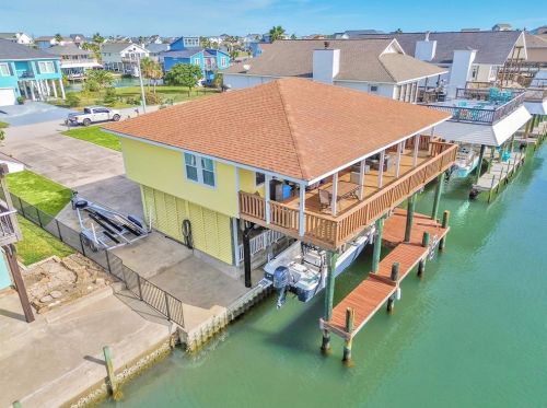 1319 Maui Dr, Galveston, TX 77554-6171