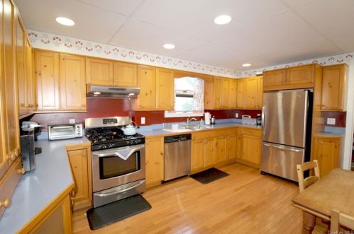 35 Woodlawn Ave, Middletown, NY 10940-3214