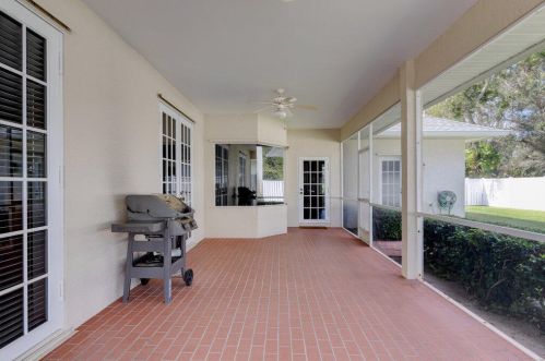 3966 9th Ln, Vero Beach FL  32960-6123 exterior