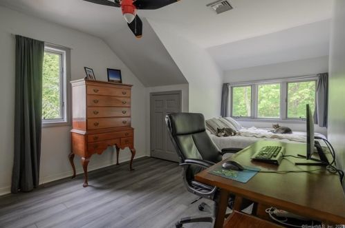 9 New Brg Rd, Brookfield Center CT  06804 exterior