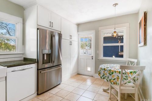 1604 Hickory Ave, Torrance CA 90503-7219 exterior