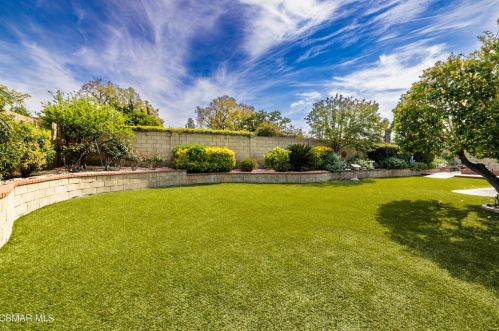 676 Weaver St, Simi Valley CA  93065-4315 exterior