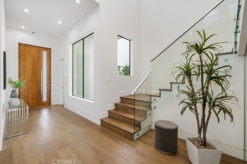 5128 Noble Ave, Van Nuys CA  91403-1376 exterior