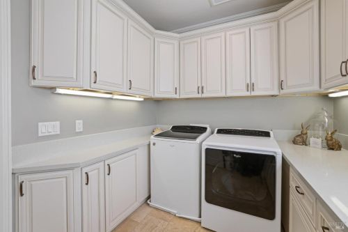 2054 Zinfandel Ct, Vacaville CA  95688-2829 exterior