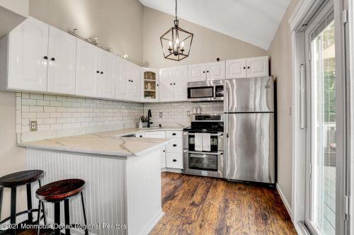 10 Calvin Ct, Old Bridge NJ  08857-2147 exterior