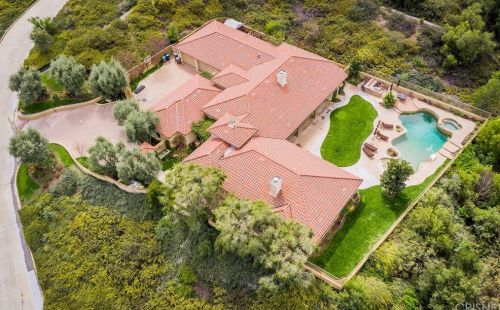 23023 Green Crest Dr, Santa Clarita, CA 91321-3805