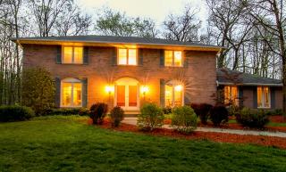 4550 Thorncrest Dr, Hales Corners, WI 53132-9285