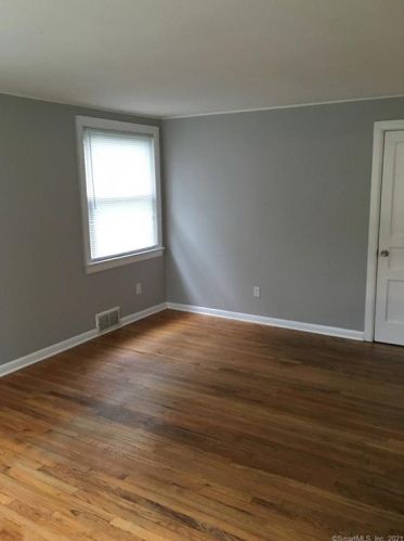 9 Triangle St, Norwalk CT  06855-1603 exterior