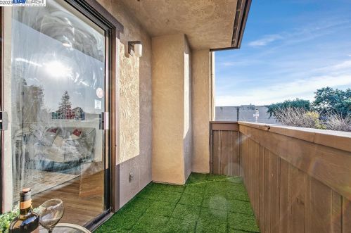 15065 Hesperian Blvd, San Leandro CA  94578-3542 exterior