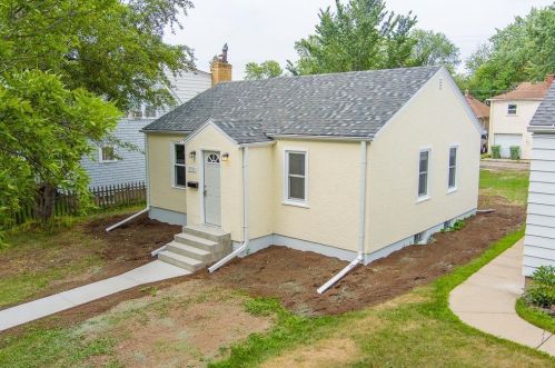 3511 3rd Ave, Hibbing MN  55746-2711 exterior