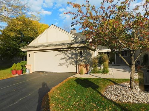 10010 Holmes Ct, Thiensville, WI 53092-5453