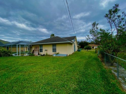 2066 Ellington Ter, Fort Pierce, FL 34952-6915