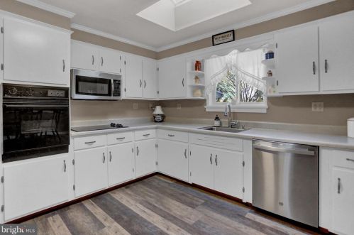 735 Meadow Dr, Camp Hill, PA 17011-1720
