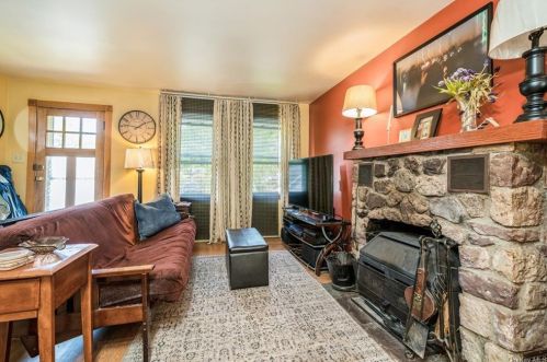 6 Stellar Dr, Greenwood Lake, NY 10925-2839