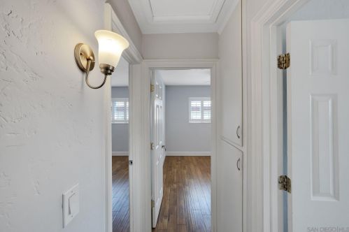 2045 Oliver Ave, San Diego CA 92109-5549 exterior