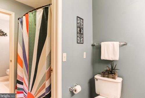 1046 Country Hill Dr, Harrisburg PA  17111-4655 exterior