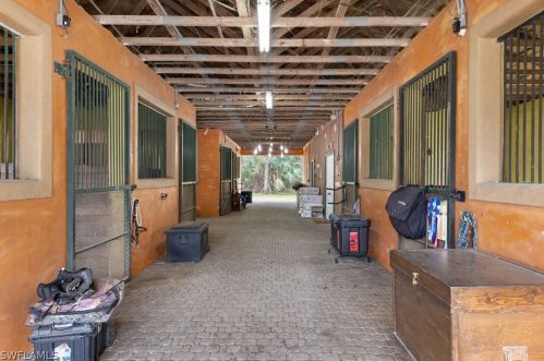 561 20th Ave, Naples FL  34120-3372 exterior