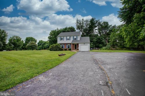 1704 Larkin Rd, Boothwyn, PA 19061-2306