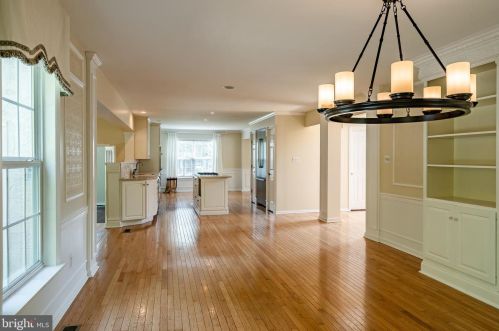 1042 Charter Oaks Dr, Lansdale PA exterior