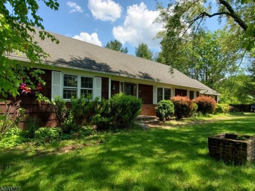 202 Johnson Rd, White House Station, NJ 08889-3309