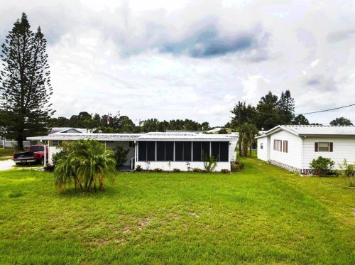 4743 Sandpiper Dr, Saint James City FL  33956-2810 exterior