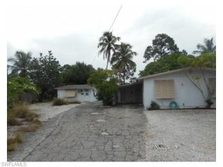 1070 11th St, Naples, FL 34117-2272