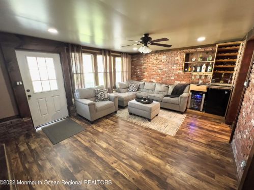 475 Toms River Rd, Jackson Twp NJ  08527-3722 exterior