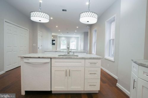 1054 Stuyvesant Ave, Trenton NJ  08618-4123 exterior