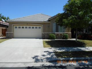 222 Bloomfield Dr, Bakersfield CA  93312-7063 exterior