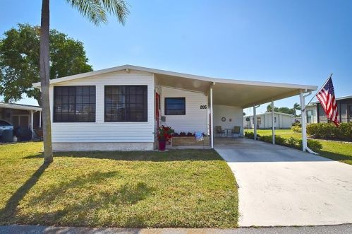205 Squire Ct, Nokomis, FL 34275-1814