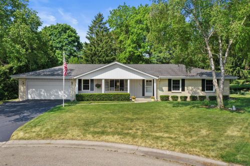 7425 Braeburn Ln, Milwaukee, WI 53209-2015