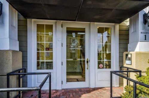 129 Roosevelt Way, Westbury, NY 11590-6671