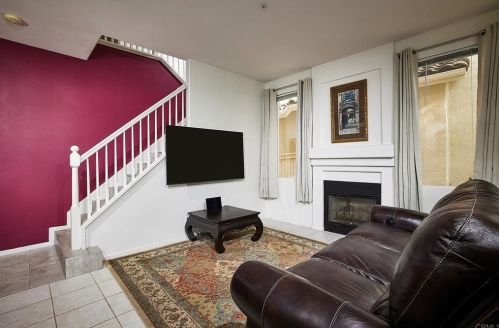 1819 Periquito Ct, Vista, CA 92081-7016