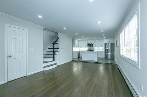 34 5th Ave, New Hyde Park NY  11040-5004 exterior